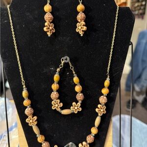 Elegant Floral Wood Beaded Jewelry Set